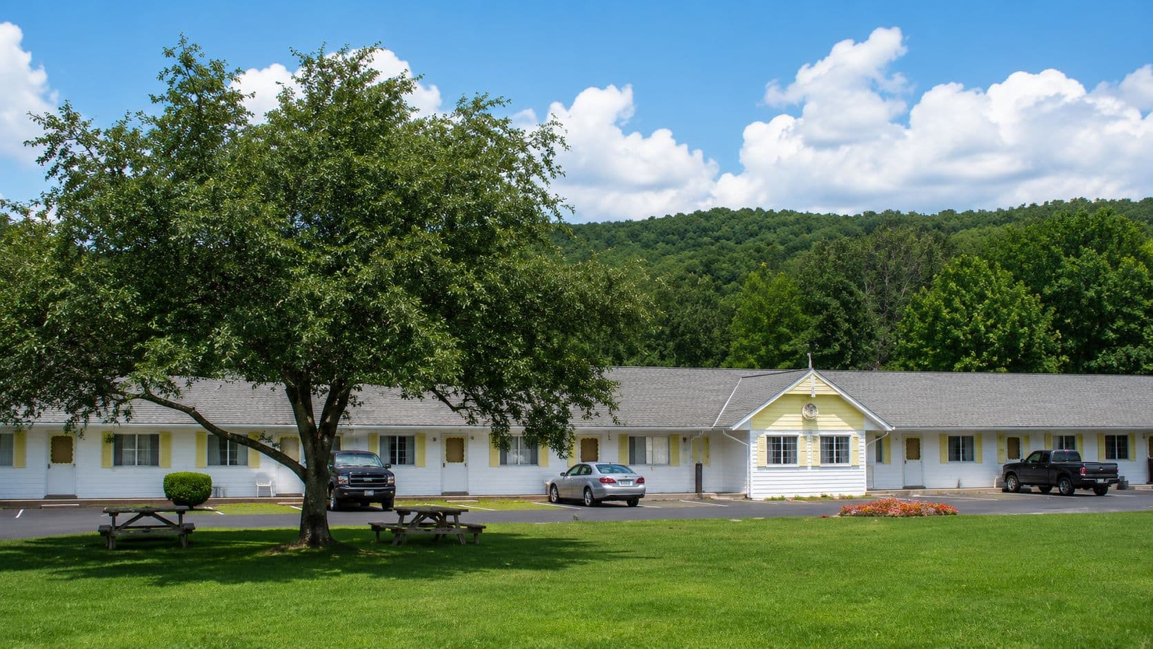 Nature setting surrounding Canton Connecticut